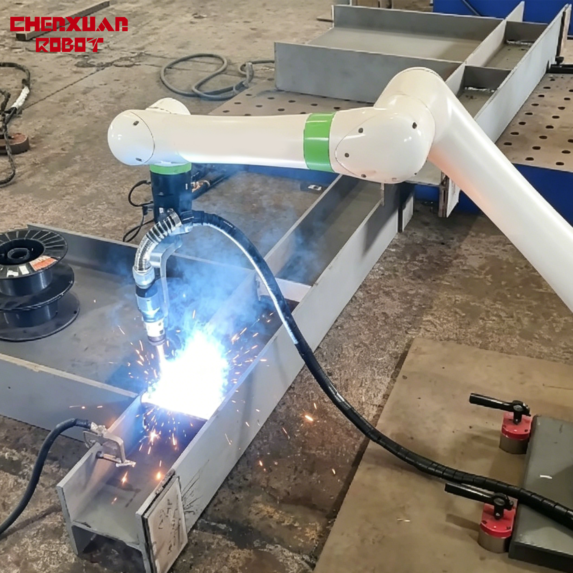 Collaborative welding robot