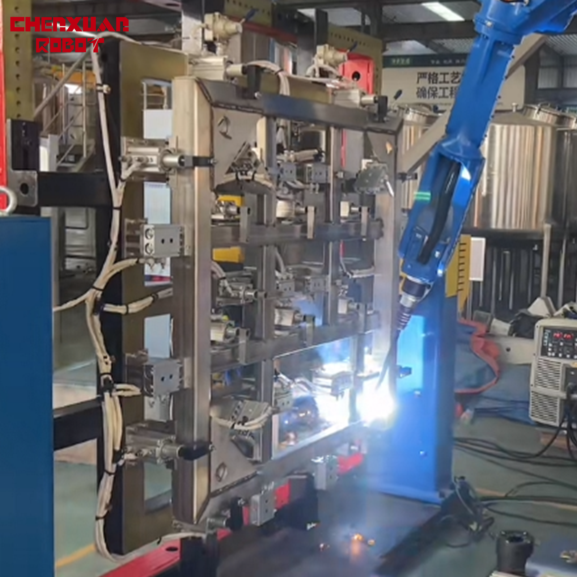 Pallet welding robot