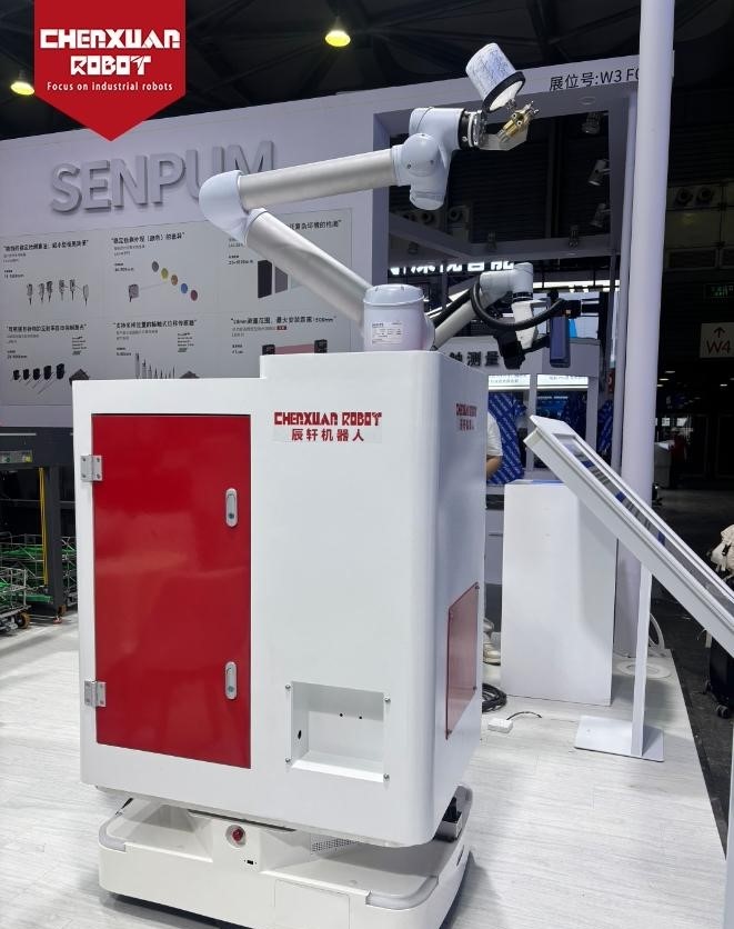 Mobile intelligent spray painting workstation
